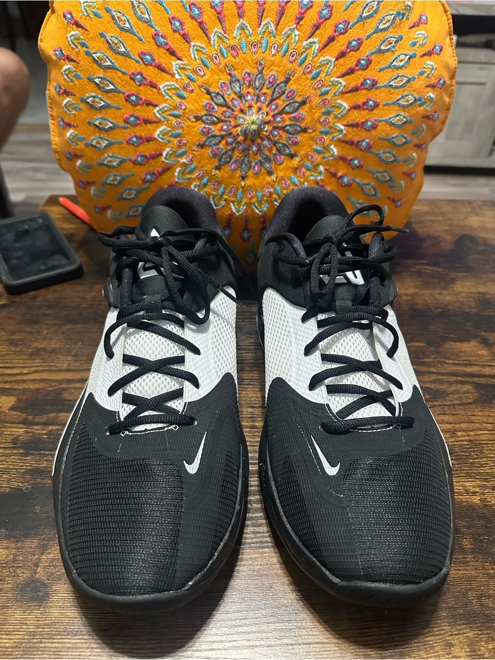 Nike Men’s Black and White Athletic Training Sneakers